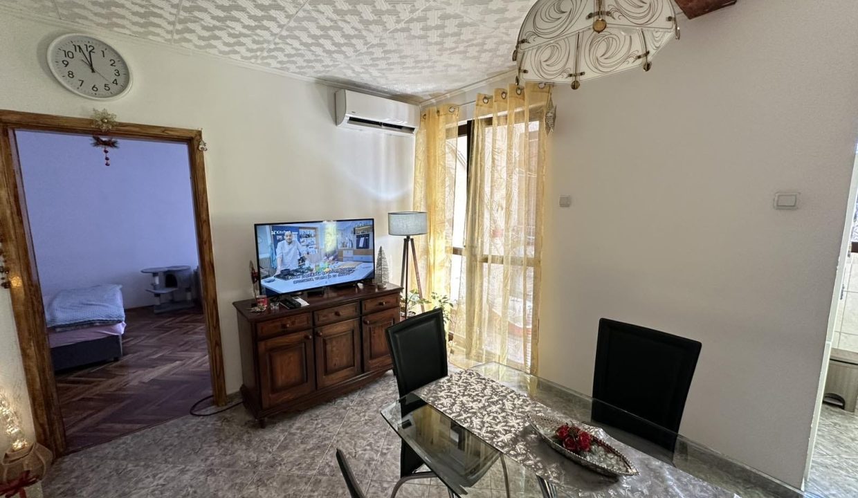 e1a5cbec-5c07-4fd6-9644-6d188a30dc25