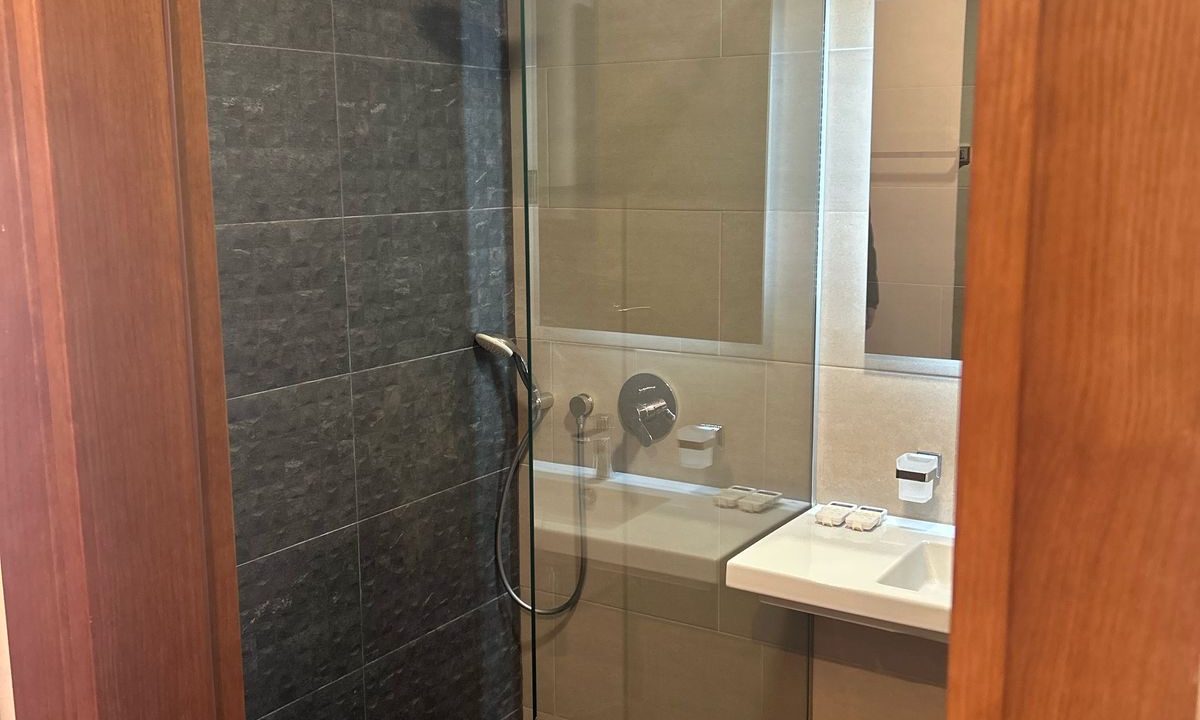 740b5f80-d1d7-4b17-ab41-8fece554c722